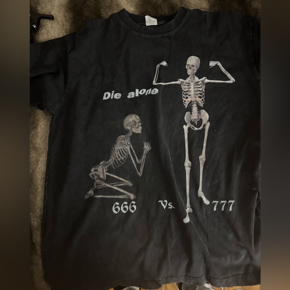 Unisex Die Alone T-shirt size M